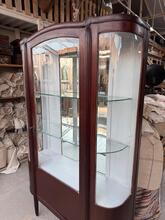 Antique style Shopcabinet in wood and glass