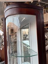 Antique style Shopcabinet in wood and glass