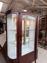 Antique style Shopcabinet in wood and glass