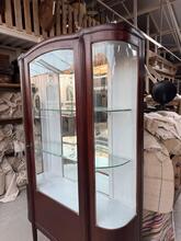 Antique style Shopcabinet in wood and glass