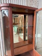 Antique style Shopcabinet in wood and glass