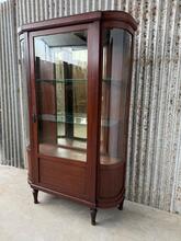 Antique style Shopcabinet in wood and glass