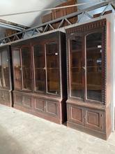 Antique style Antique shopcabinet in Wood and glass