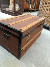 Antique style Antique trunk in Wood