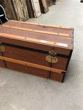 Antique style Antique trunk in Wood