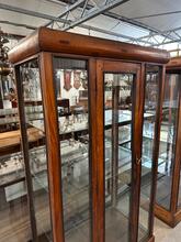Antique style Vitrine in Wood and glass