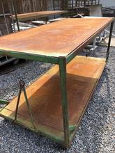 Industrial style Industrial table on wheels in Wood and iron