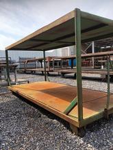 Industrial style Industrial table on wheels in Wood and iron