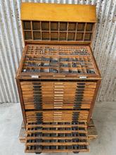Industriële letterkast Industrieel stijl in hout, ladekast 20e eeuw