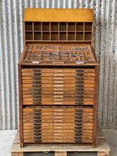 Industriële letterkast Industrieel stijl in hout, ladekast 20e eeuw