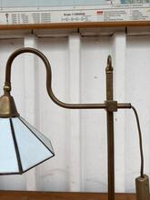 Vintage brass bureaulamp Tiffany stijl in glass and brass, 1930