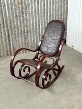 style Vintage patchwork design leather rocking chair in wood and leather , Europa