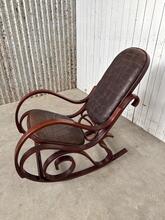 style Vintage patchwork design leather rocking chair in wood and leather , Europa